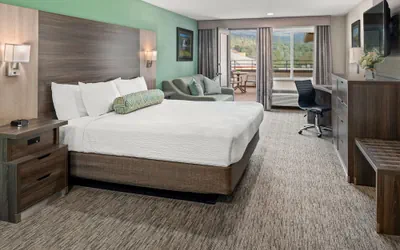 Photo 2 - Yosemite Southgate Hotel & Suites