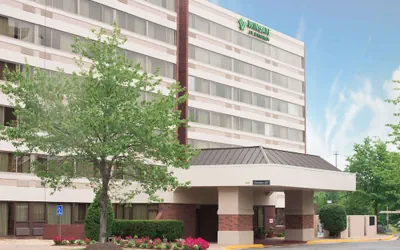 Photo 2 - Wingate by Wyndham Springfield