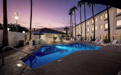 Photo 2 - Days Inn & Suites by Wyndham Mesa Near Phoenix
