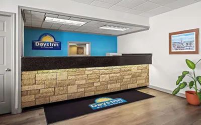 Photo 4 - Days Inn by Wyndham Dubuque