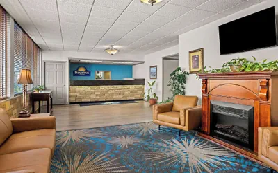 Photo 3 - Days Inn by Wyndham Dubuque