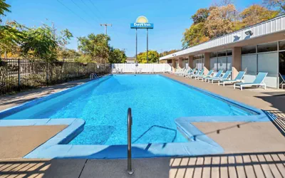 Photo 2 - Days Inn by Wyndham Dubuque