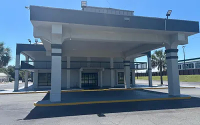Photo 2 - Clarion Pointe