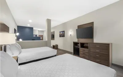 Photo 4 - Best Western Plus Revere Inn & Suites