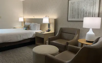 Photo 5 - Days Inn & Suites by Wyndham Duluth by the Mall