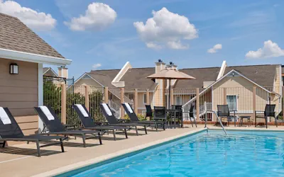 Photo 2 - Sonesta Simply Suites Cleveland Airport