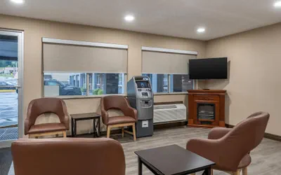 Photo 4 - SureStay Hotel by Best Western Summersville