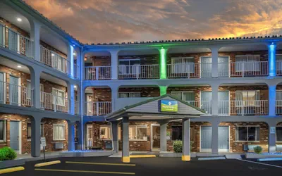 Photo 2 - SureStay Hotel by Best Western Summersville