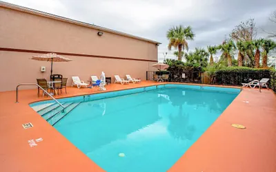 Photo 2 - Quality Inn & Suites Live Oak I-10 Exit 283