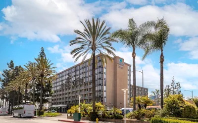 Photo 2 - Clarion Hotel Anaheim Resort