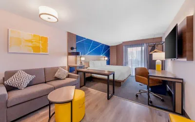 Photo 5 - Comfort Inn & Suites Irvine Spectrum