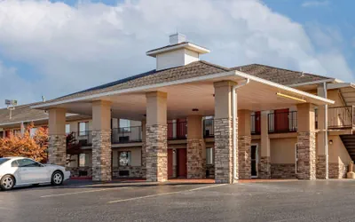 Photo 2 - Quality Inn Russellville I-40