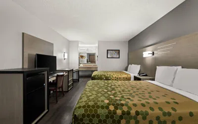 Photo 5 - Econo Lodge