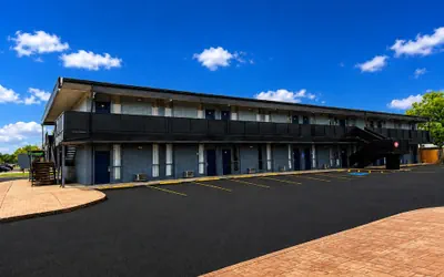 Alamo Inn & Suites