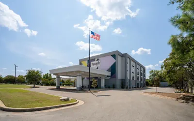 Photo 2 - Spark by Hilton Decatur