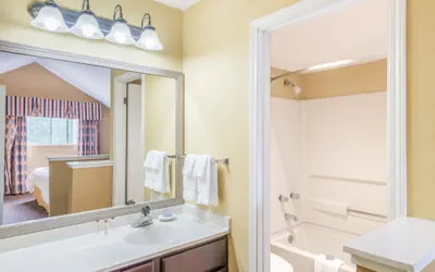 Photo 5 - Hawthorn Extended Stay by Wyndham Dayton