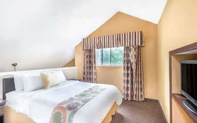 Photo 3 - Hawthorn Extended Stay by Wyndham Dayton