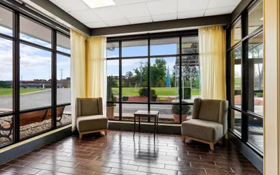 Photo 4 - Days Inn by Wyndham Petersburg/South Fort Lee