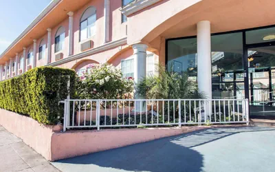 Photo 2 - Rodeway Inn near Melrose Ave