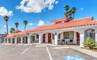 Photo 2 - Historic Coronado Motor Hotel by OYO