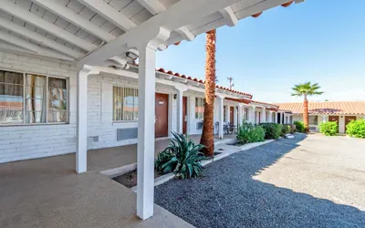 Photo 3 - Historic Coronado Motor Hotel by OYO