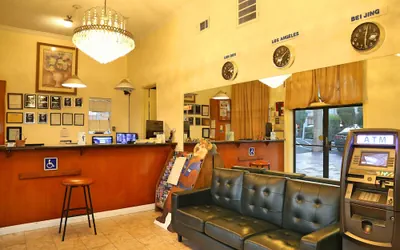 Photo 2 - Travelodge by Wyndham Pasadena Central