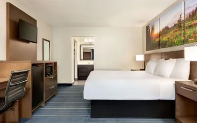 Photo 5 - Days Inn & Suites by Wyndham Anaheim At Disneyland Park