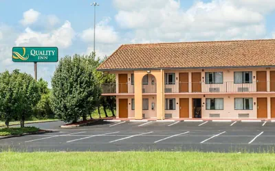 Photo 2 - Quality Inn Marianna South