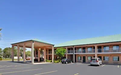 Econo Lodge Inn & Suites Albany North