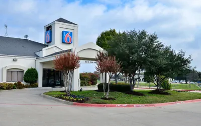Photo 2 - Motel 6 Plano, TX - West - Frisco