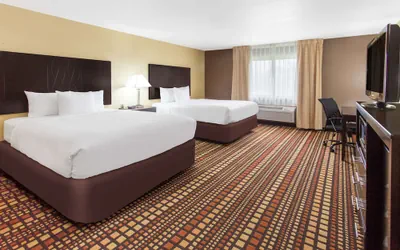 Photo 5 - Days Inn & Suites by Wyndham Davenport East