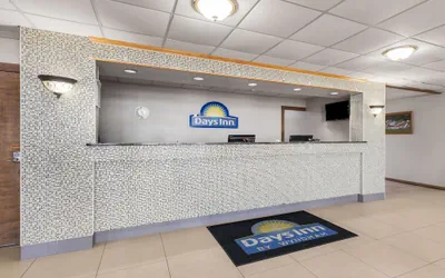 Photo 4 - Days Inn by Wyndham Madisonville