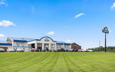 Photo 2 - Days Inn by Wyndham Madisonville