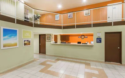 Photo 5 - Days Inn by Wyndham Holbrook