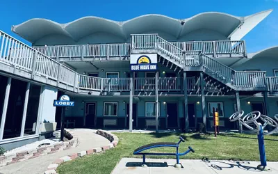 Photo 2 - Blue Wave Inn