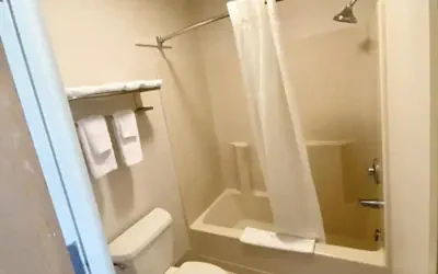 Photo 4 - Hibiscus Inn & Suites