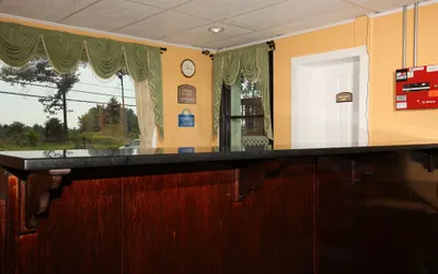Photo 3 - Days Inn by Wyndham Queensbury/Lake George