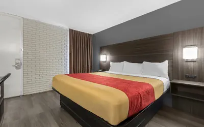 Photo 5 - Econo Lodge Creedmoor - Butner