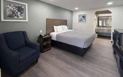 Photo 2 - Quality Inn Mt. Pleasant