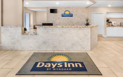 Photo 5 - Days Inn by Wyndham Columbus East Airport