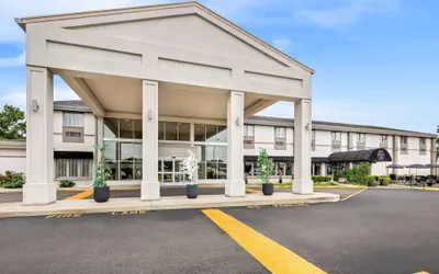 Photo 2 - Days Inn by Wyndham Columbus East Airport
