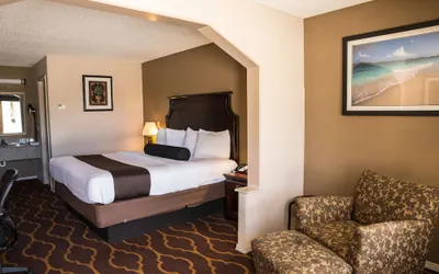 Photo 5 - Mockingbird Inn & Suites