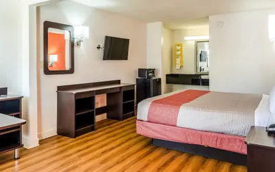 Photo 5 - Motel 6 Saraland, AL