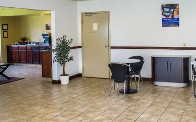 Photo 3 - Motel 6 Saraland, AL