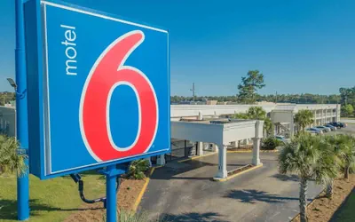 Photo 2 - Motel 6 Saraland, AL