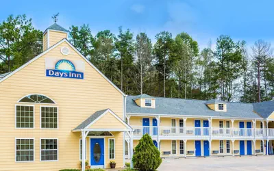 Photo 2 - Days Inn by Wyndham Cornelia