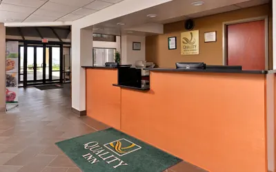 Photo 4 - Quality Inn & Suites Matteson near I-57