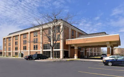 Photo 2 - Quality Inn & Suites Matteson near I-57
