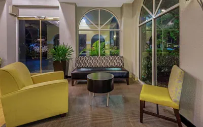 Photo 4 - La Quinta Inn & Suites by Wyndham Miami Lakes