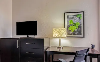 Photo 5 - La Quinta Inn & Suites by Wyndham Miami Lakes
